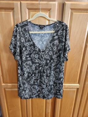 George Black & White V-Neck Short Sleeve Blouse